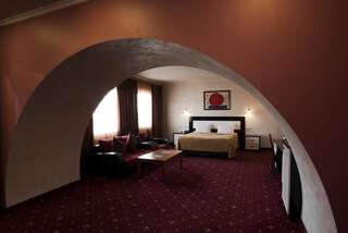 Отель Erebuni Hotel Yerevan Ереван Люкс-12